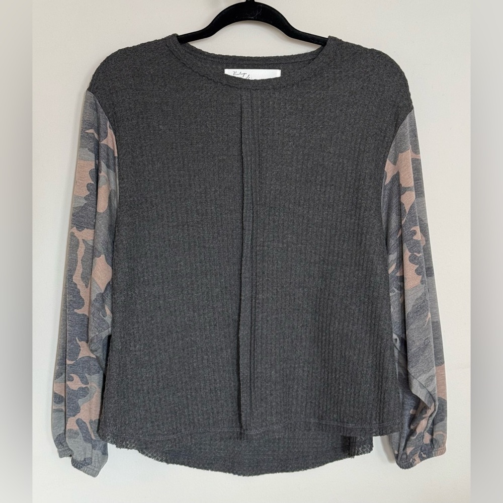 Vintage Havana Women’s Grey & Camouflage Colorblocked Raw Seam Top - Size Small